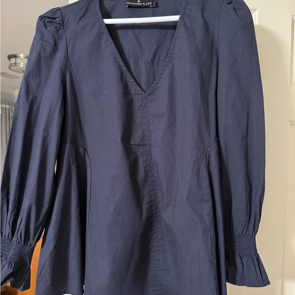 Tuckernuck Pomander Place Navy Easton Blouse - Size Medium - Picture 2 of 4